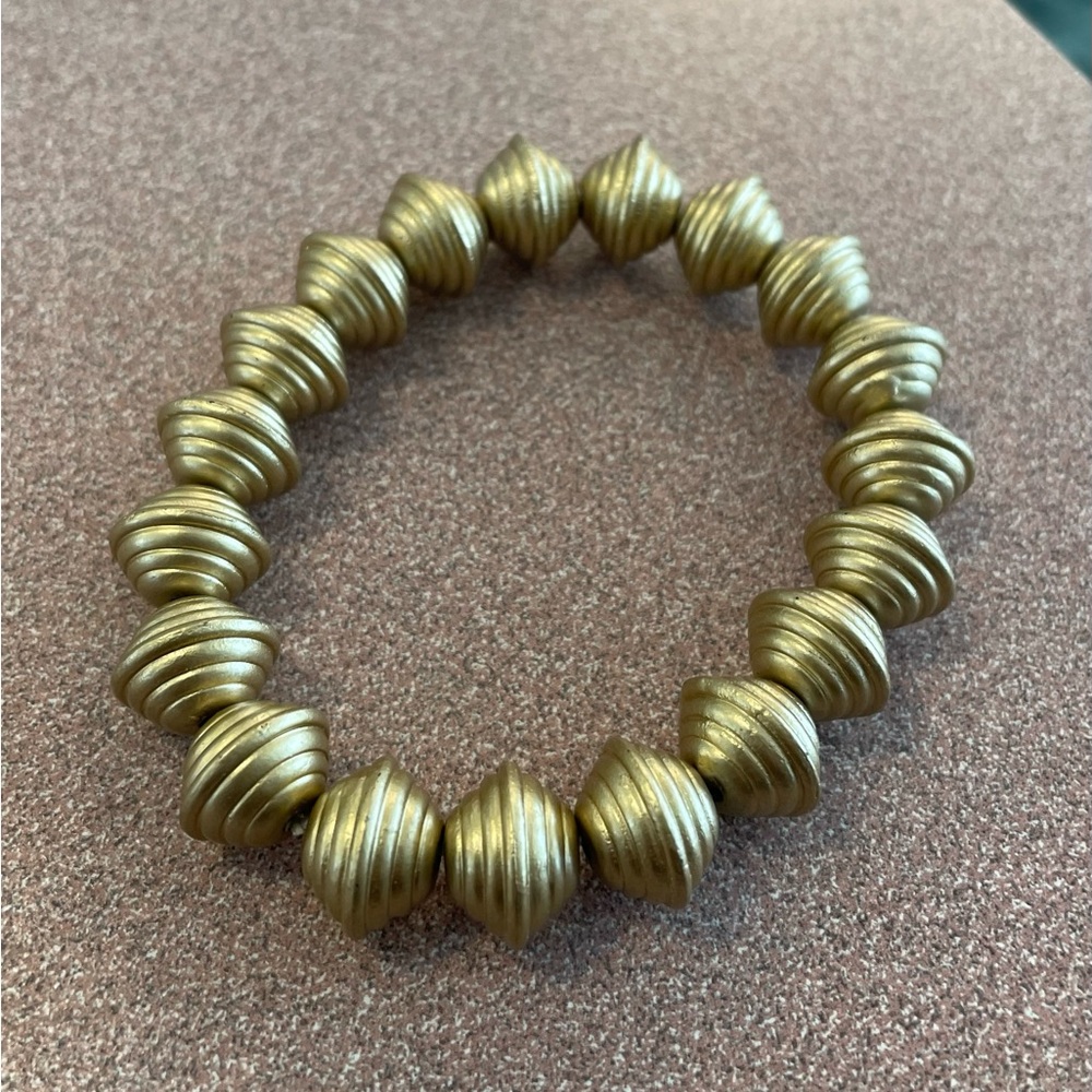 Vintage bracelet bought at an estate sale in 2000.
In good condition.